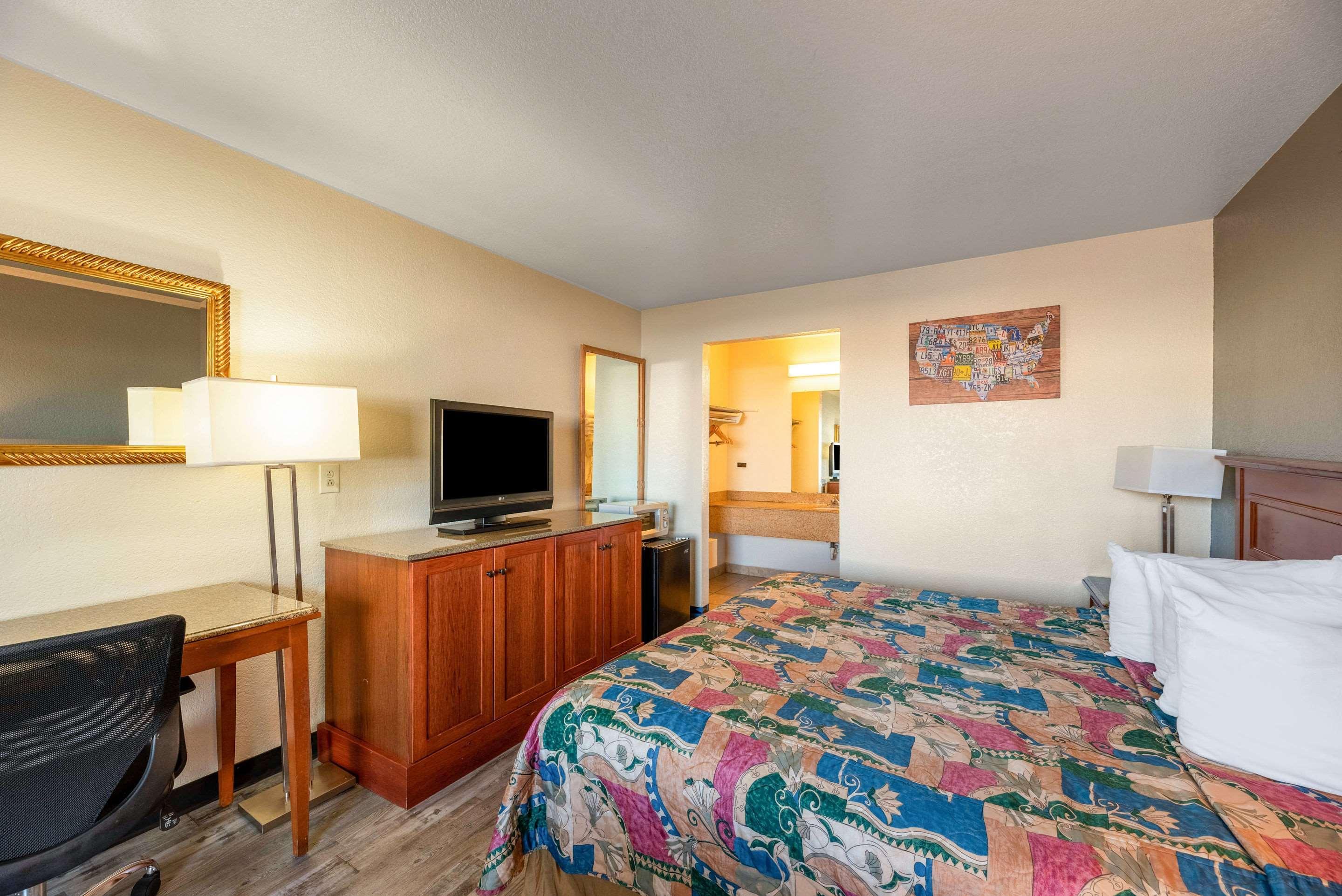 Lodge Econo North I-17 Phoenix