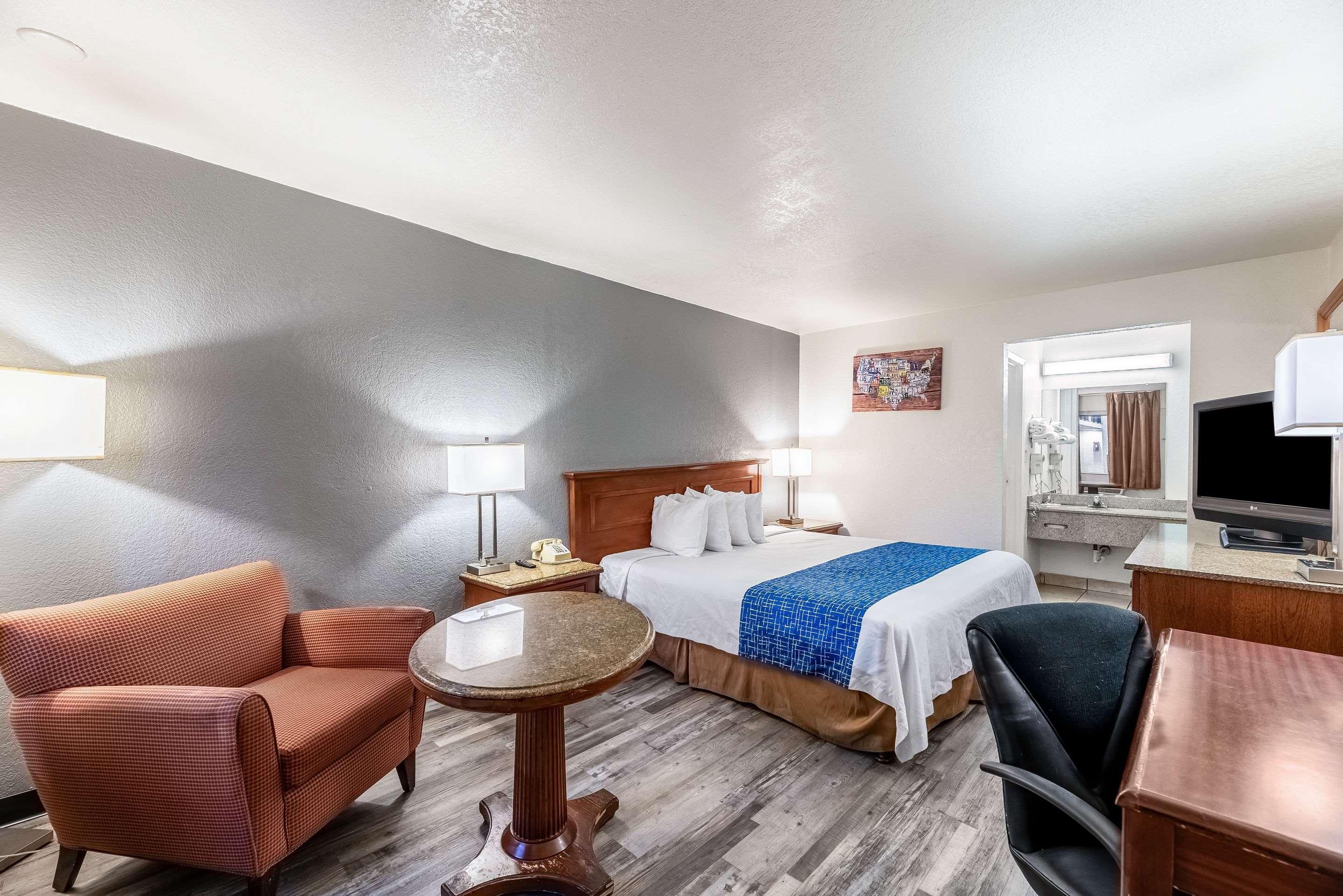 Lodge Econo North I-17 Phoenix