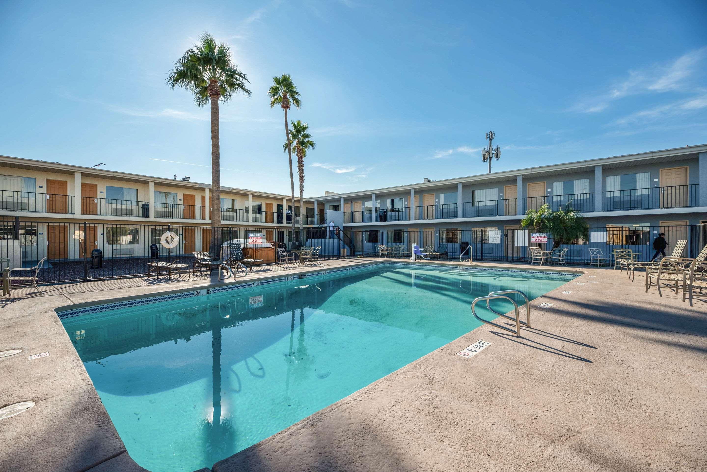 Lodge Econo North I-17